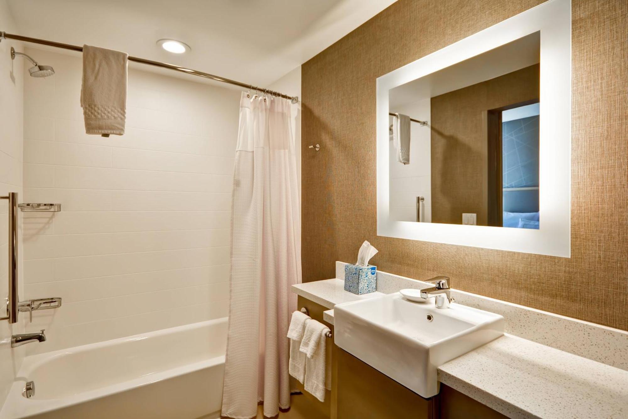 Springhill Suites By Marriott Cincinnati Blue Ash Exterior photo