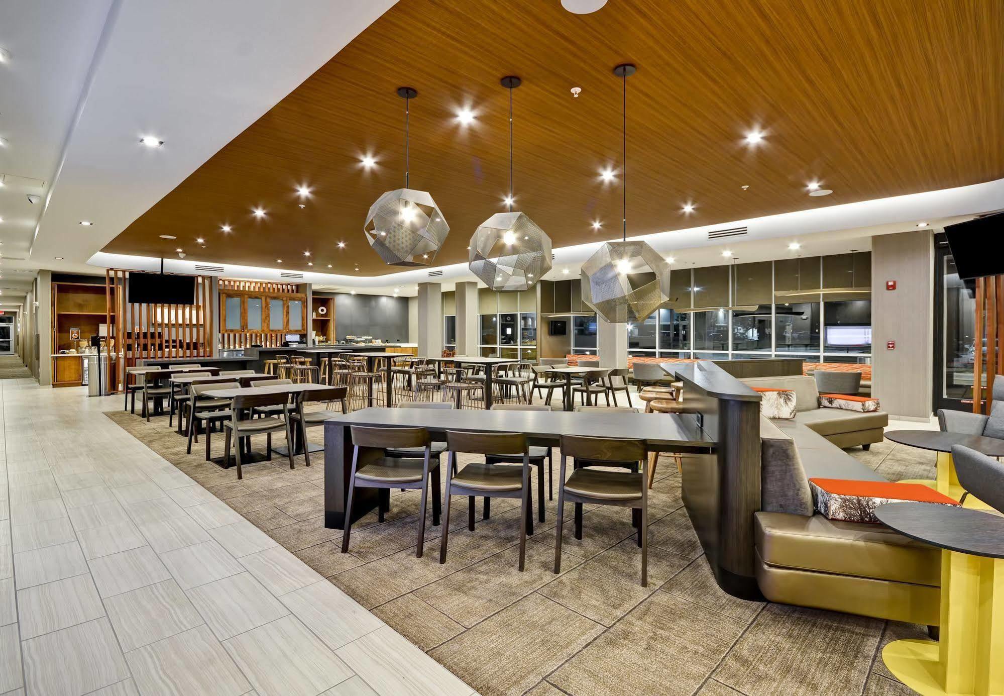Springhill Suites By Marriott Cincinnati Blue Ash Exterior photo
